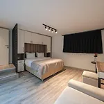 酒店 努鲁子​​牙套房酒店 3*