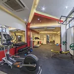 努鲁子​​牙套房酒店 3*